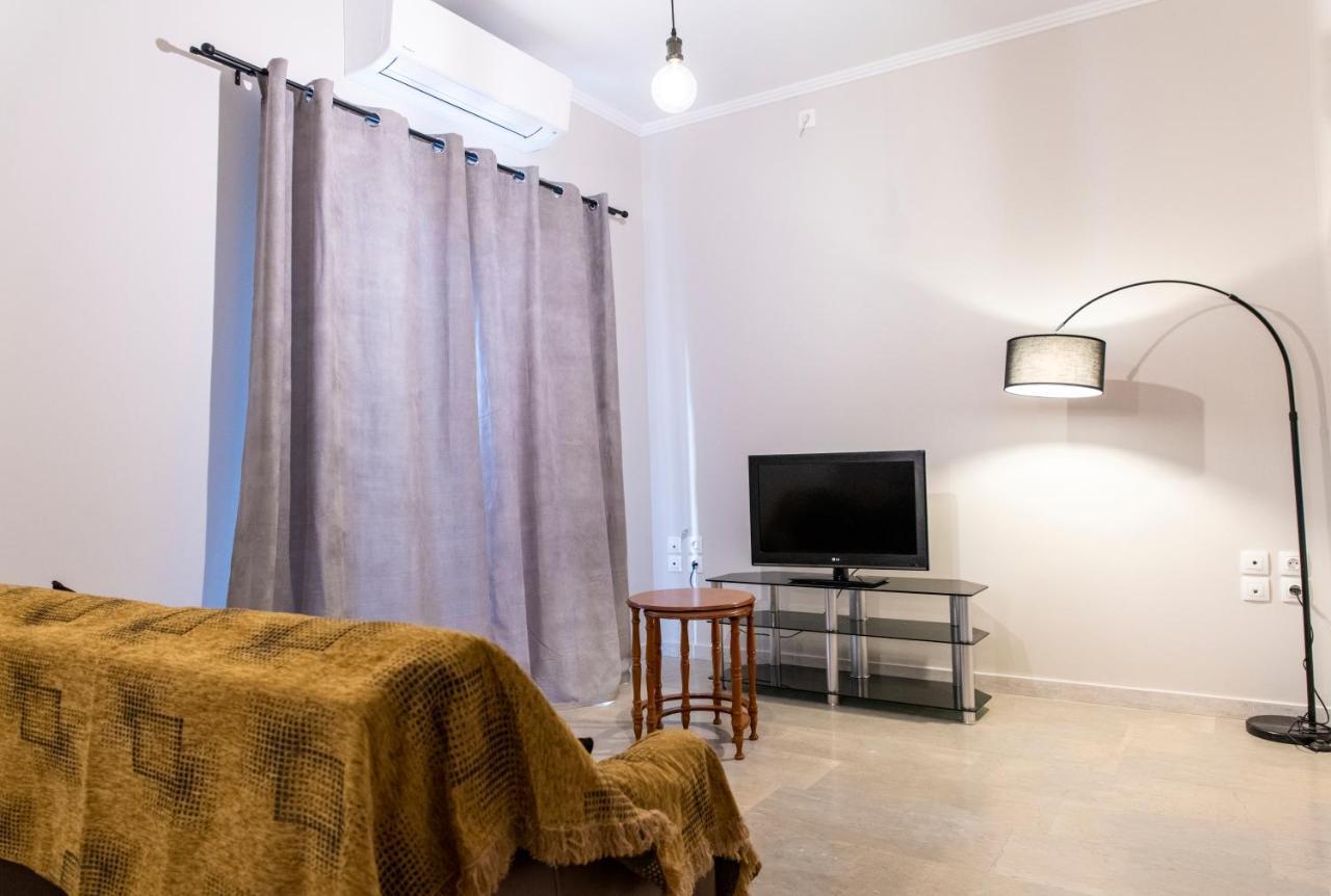 Walnut Home Apartment Near Ancient Olympia Kréstena Eksteriør billede